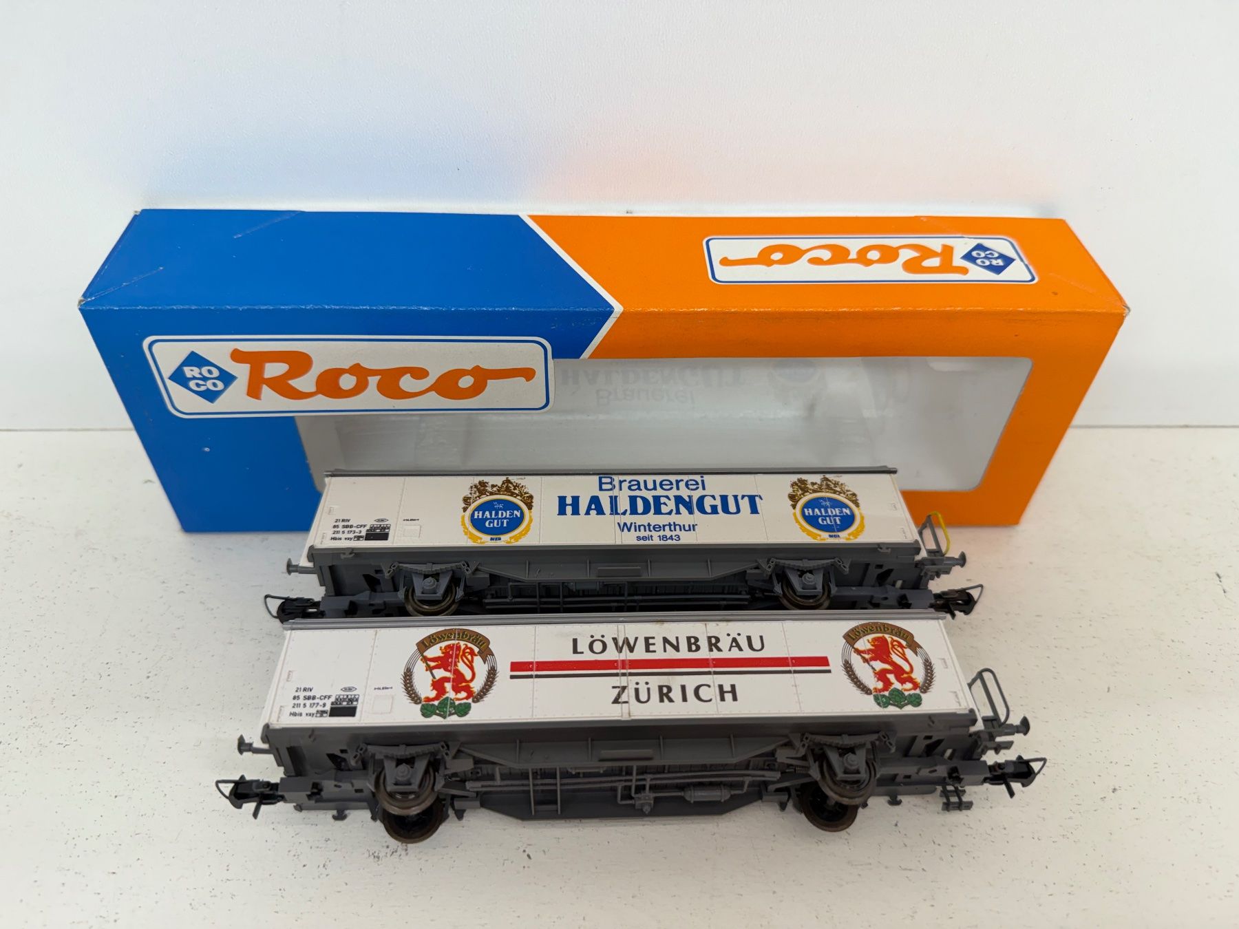 Roco Modellini di ferrovie: Roco 46170 + 4042 Güterwagen / SBB / Schiebewandwagen – Usato da Büsserach venduto da ModellbahnDepot