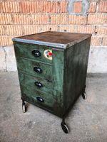 Antiker Werkschrank auf Rollen Industrial Design