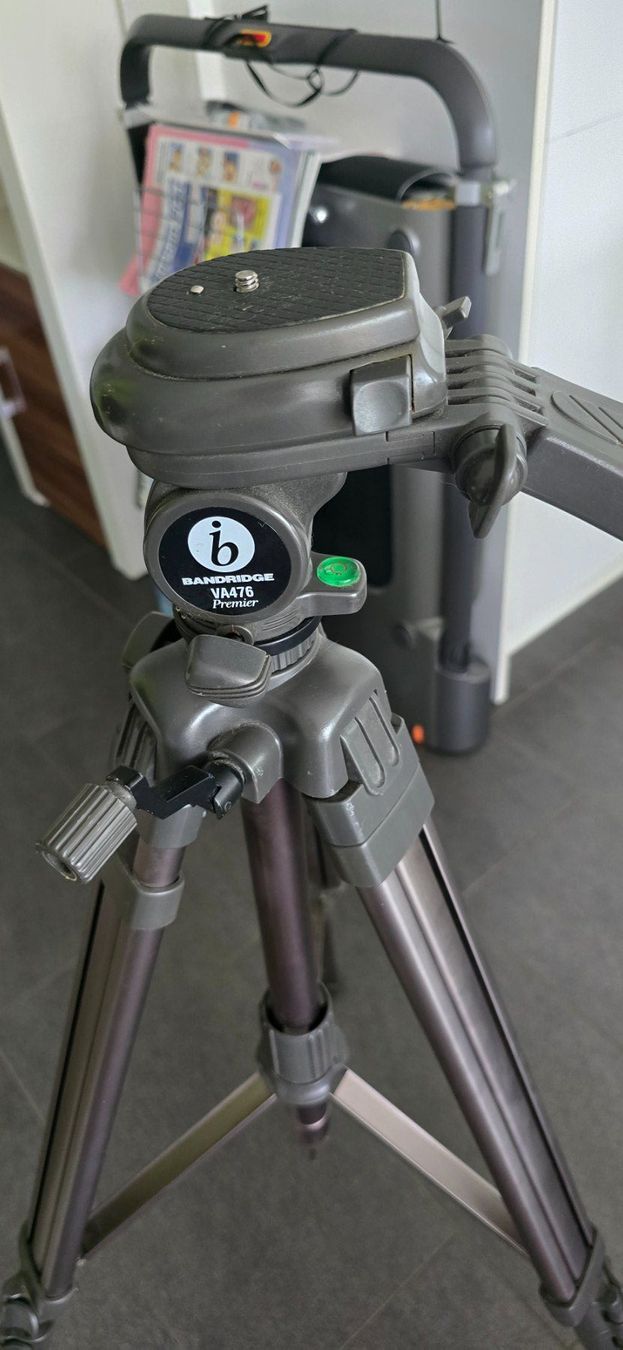 Treppiedi & Teste: Film/Foto Stativ – Usato da Oberkulm venduto da Figu