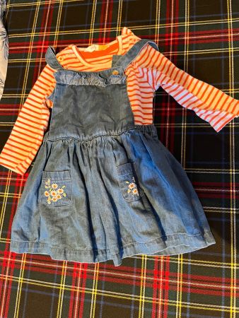 Jeans-Latzkleid mit passendem T-Shirt, guter Zustand, 56/62