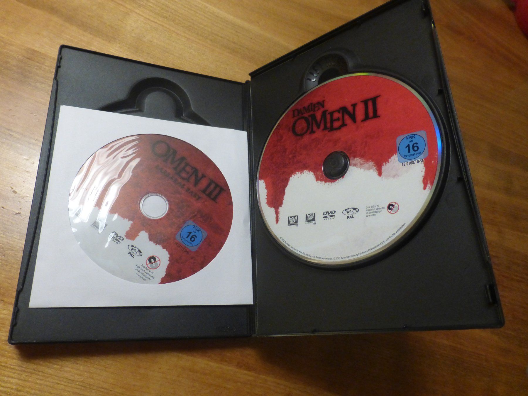 Tutti i DVDs: Omen Collection Omen 1-3 plus Bonus Disc – Usato da Zumikon venduto da psisound 3
