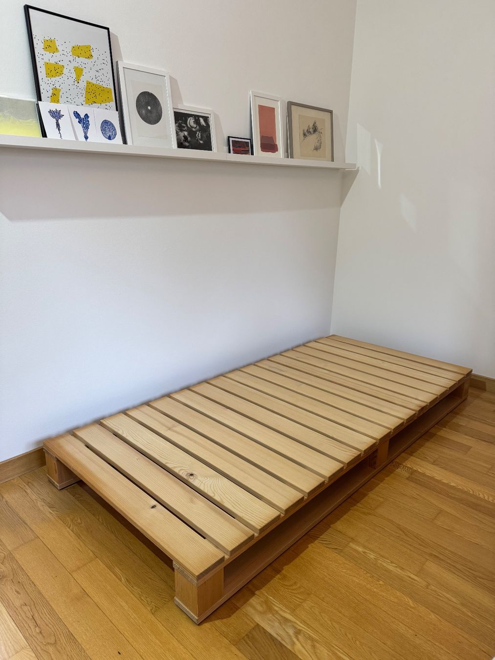 Betten: Palettbett 90x180 – Gebraucht aus Wettswil von anmabo