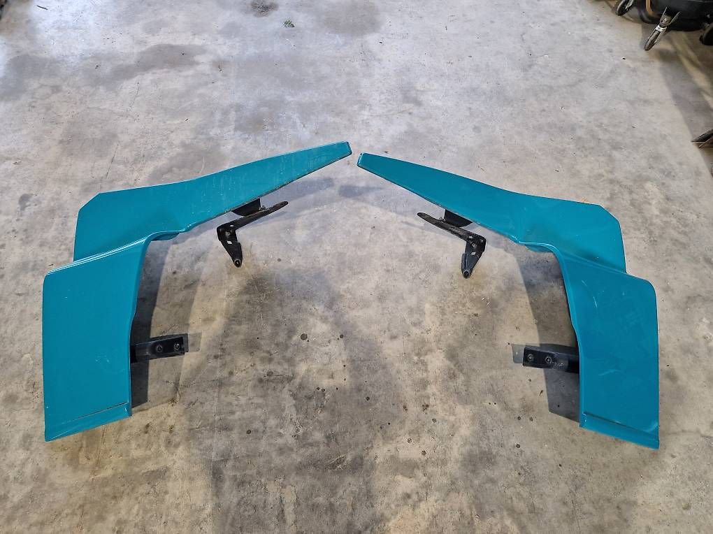 Accessori per altri veicoli: MAN TGX Luftleitbleche / Windabweiser Komplettsatz  – Usato da Endingen venduto da Volvo2211 1