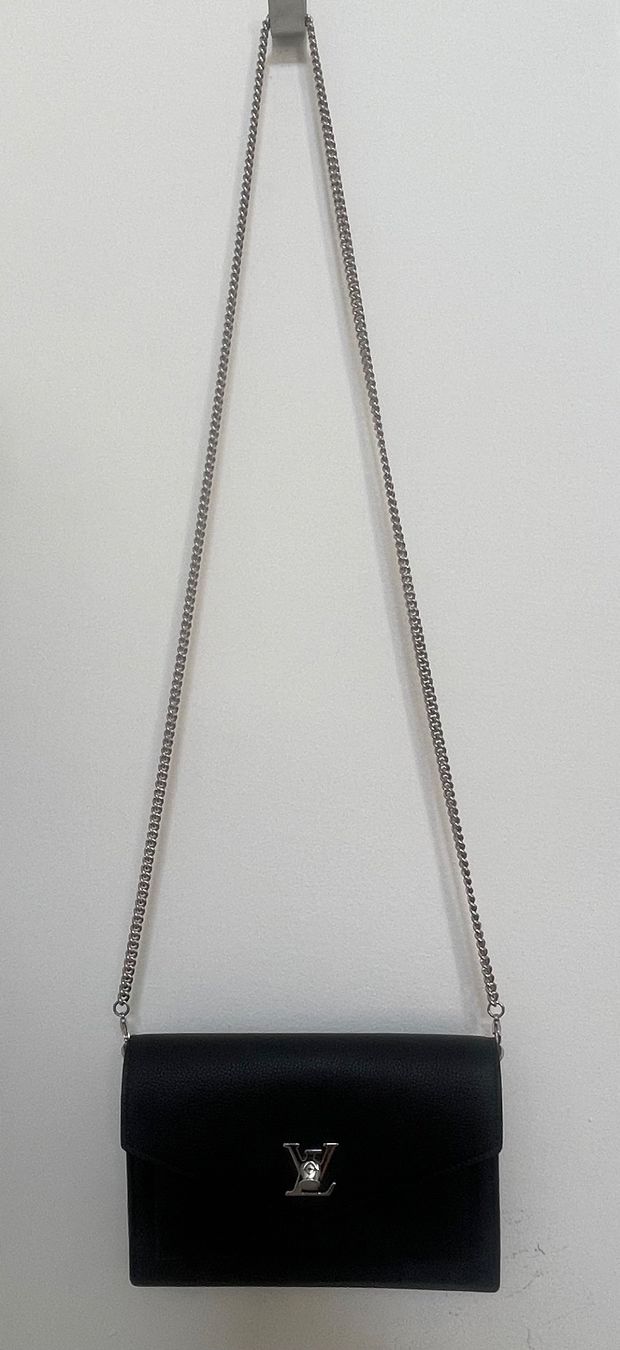 Louis Vuitton Borse da donna: Louis Vuitton Mylockme Chain Pochette – Nuovo (secondo la descrizione) da Oberarth venduto da Mandy333 1
