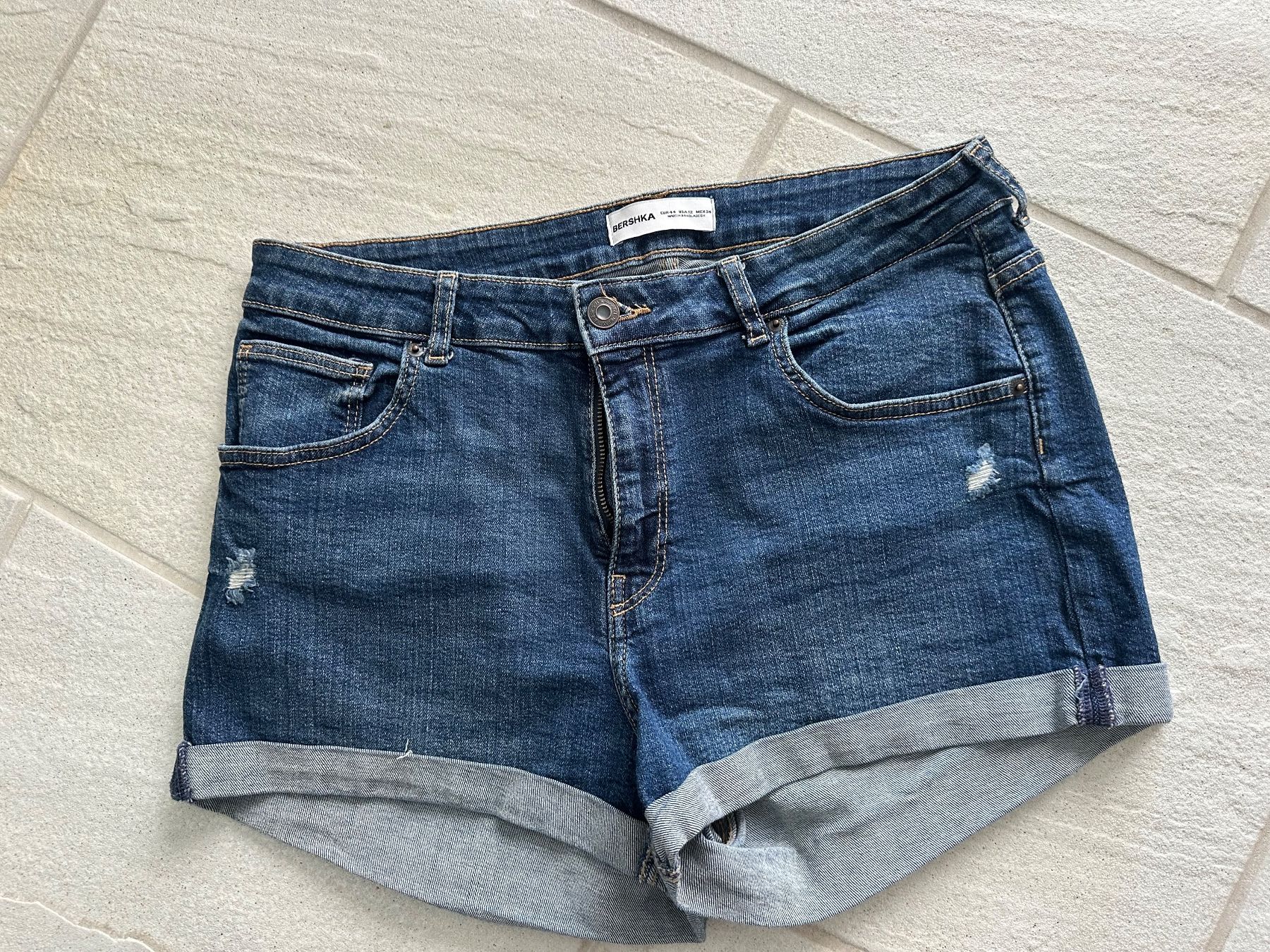 Bershka Jeans: Denim Shorts – D'occasion à Pfäffikon ZH par bingo74