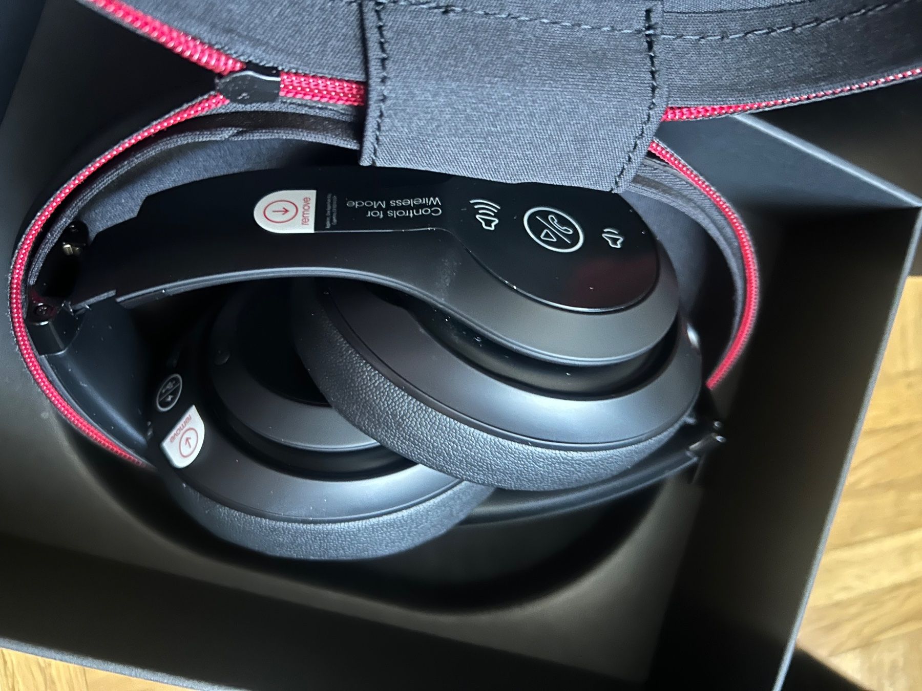Beats Cuffie: Beats ByDre Studio3 Wireless mit Garantie – Nuovo (secondo la descrizione) da Genève venduto da sunandwind 3