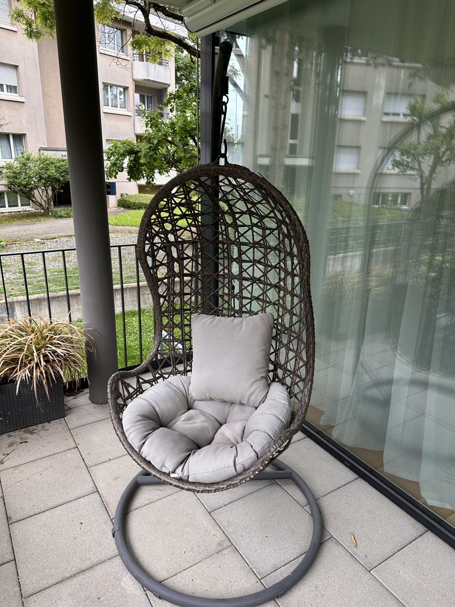 Poltrone pensili da giardino: Hängesessel mit Ständer und Kissen – Usato da Allschwil venduto da MB4123 3