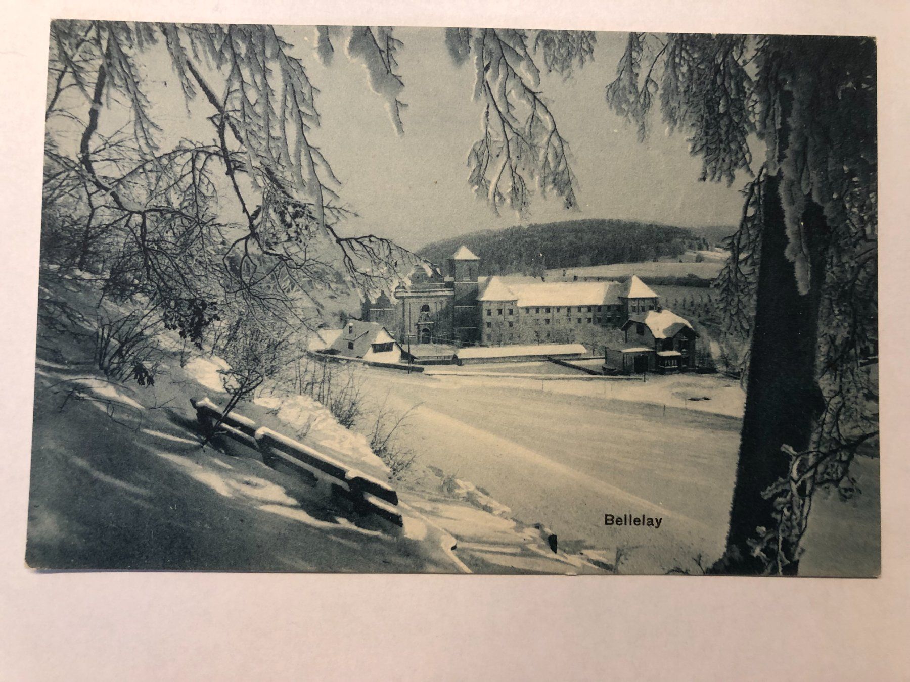 Cartoline postali: Bellelay mit Schloss und Schnee 1915 – Usato da Pfäffikon ZH venduto da Waltoversand