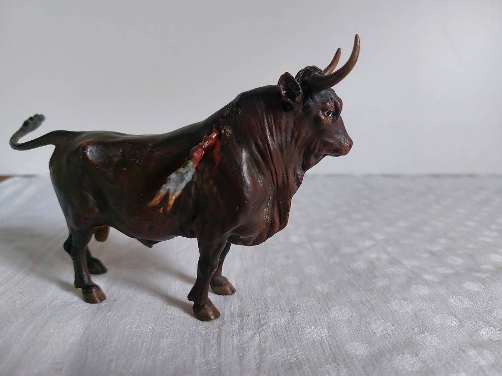 Sculture & Statue: Taureau en bronze signé Geschützt – Usato da Bernex venduto da Weytras