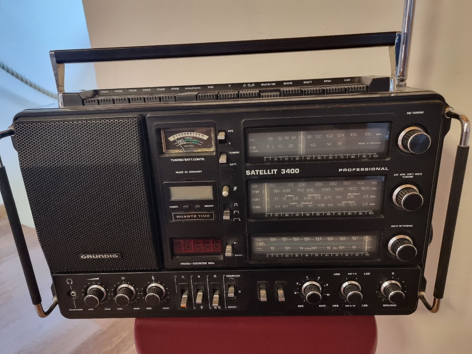 Grundig Radio: Grundig Satellit 3400 – Usato da Schalunen venduto da Elfenau