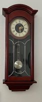 Holz Wanduhr mit Pendel in Kastenform