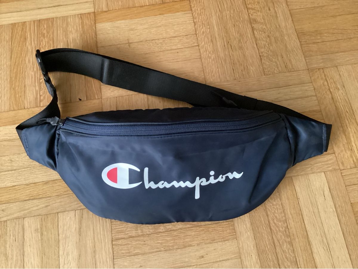 Champion Borse: Champion Bauchtasche marine – Usato da Jona venduto da Siestaaa