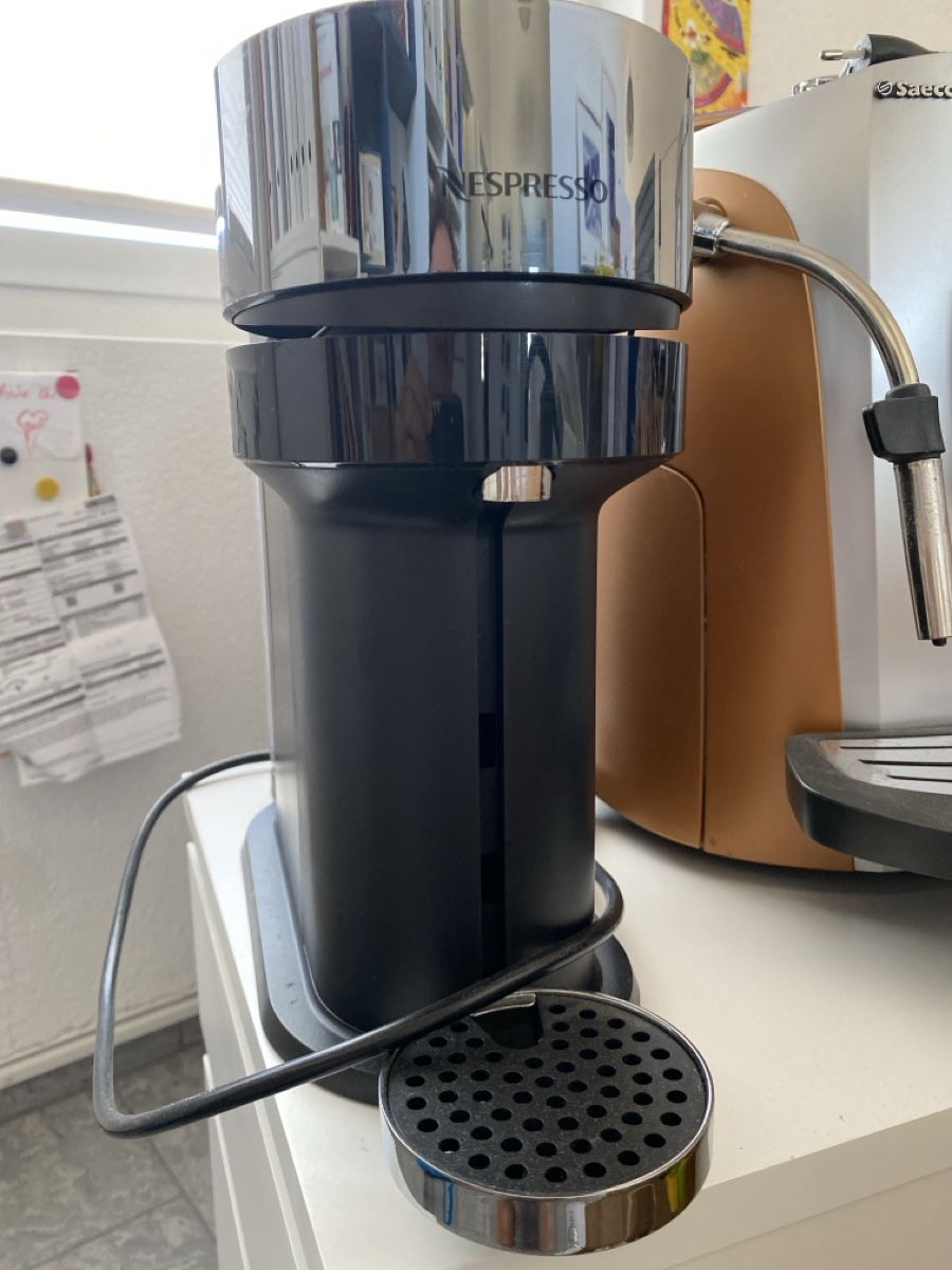 Nespresso Macchine per caffè & Macchine per espresso: Nespresso VertuoPlus black coffee machine used – Usato da Niederwil AG venduto da alex71m535