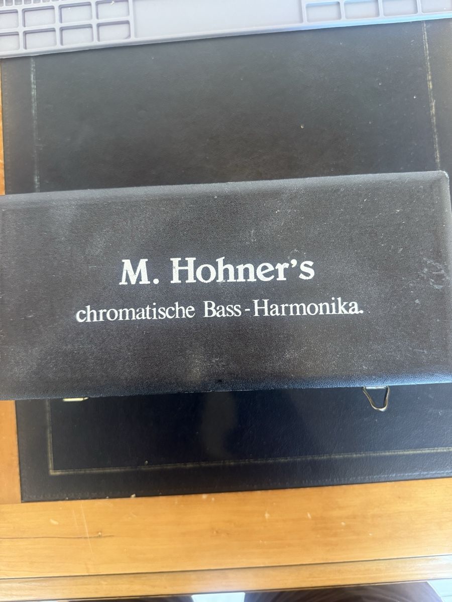 Strumenti musicali: M. Hohner's Chromatica Bass-Harmonika mit Koffer – Usato da Roggwil BE venduto da luc_89hq