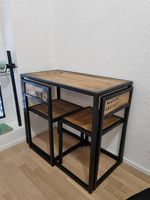 Table style industriel et ses 2 chaises