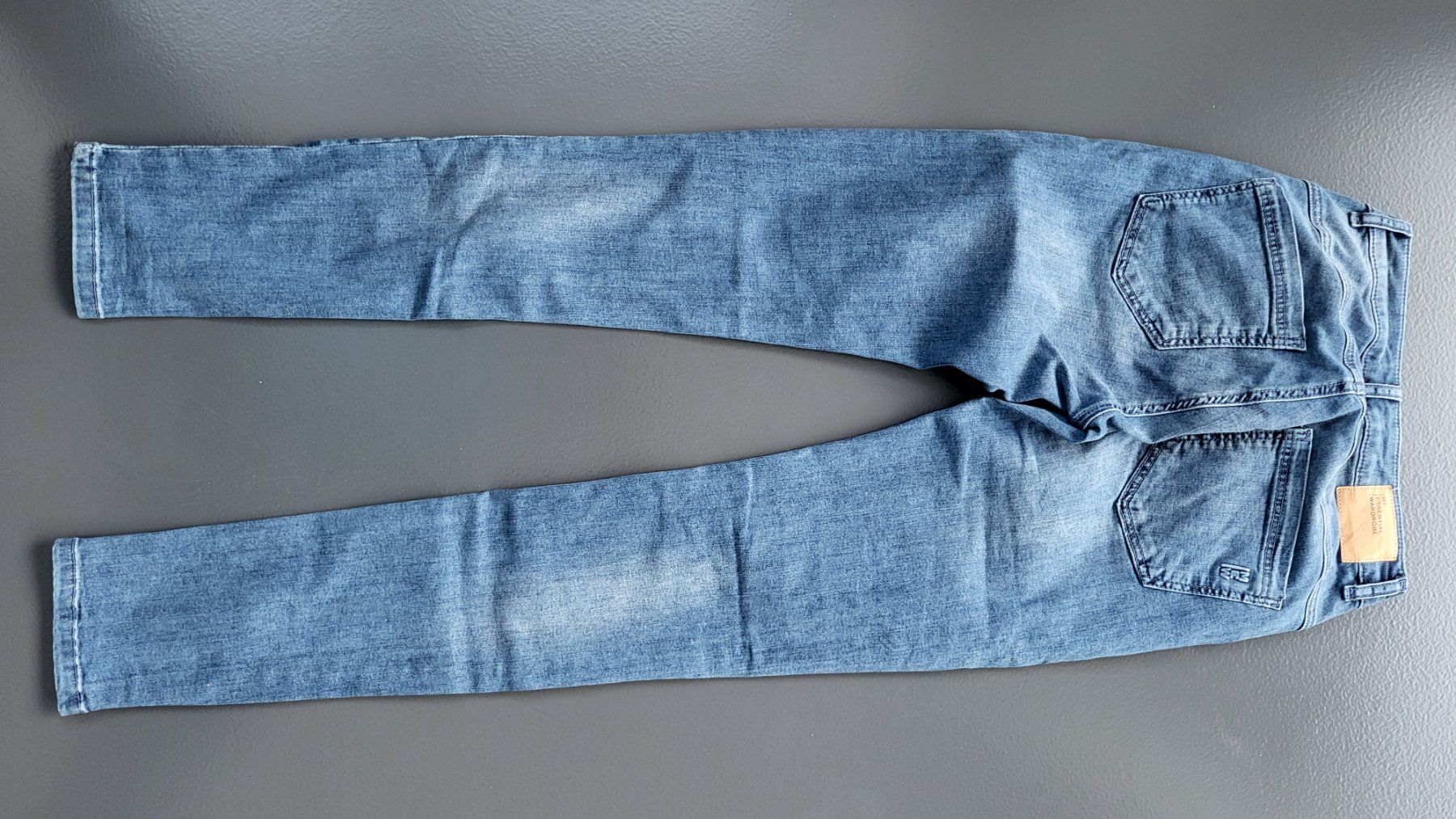 Jeans: Jeans my essential wardrobe 27 – Usato da Zürich venduto da Sibetti 1