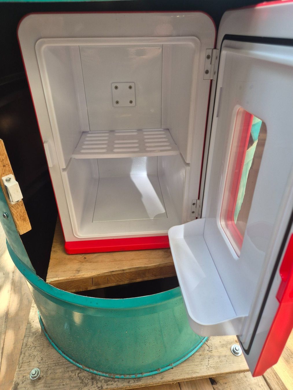 Tables: Bartisch mit Kühlschrank – D'occasion à Uttigen par Fendt01 3