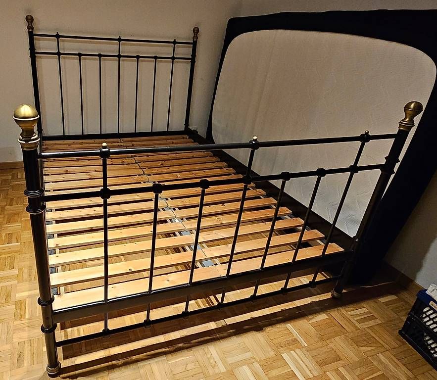 Betten: Zeitloses Bett 140x200 – Gebraucht aus Morschach von hof_kp5g 1