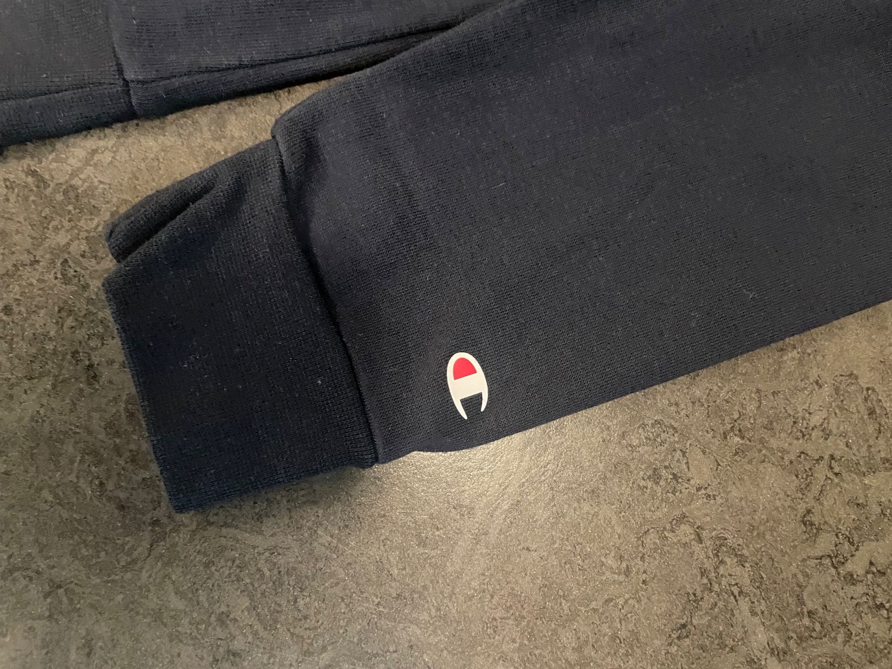 Champion Pullover & Sweatshirts: Champion Pullover – Gebraucht aus Zürich von Ivona3 2