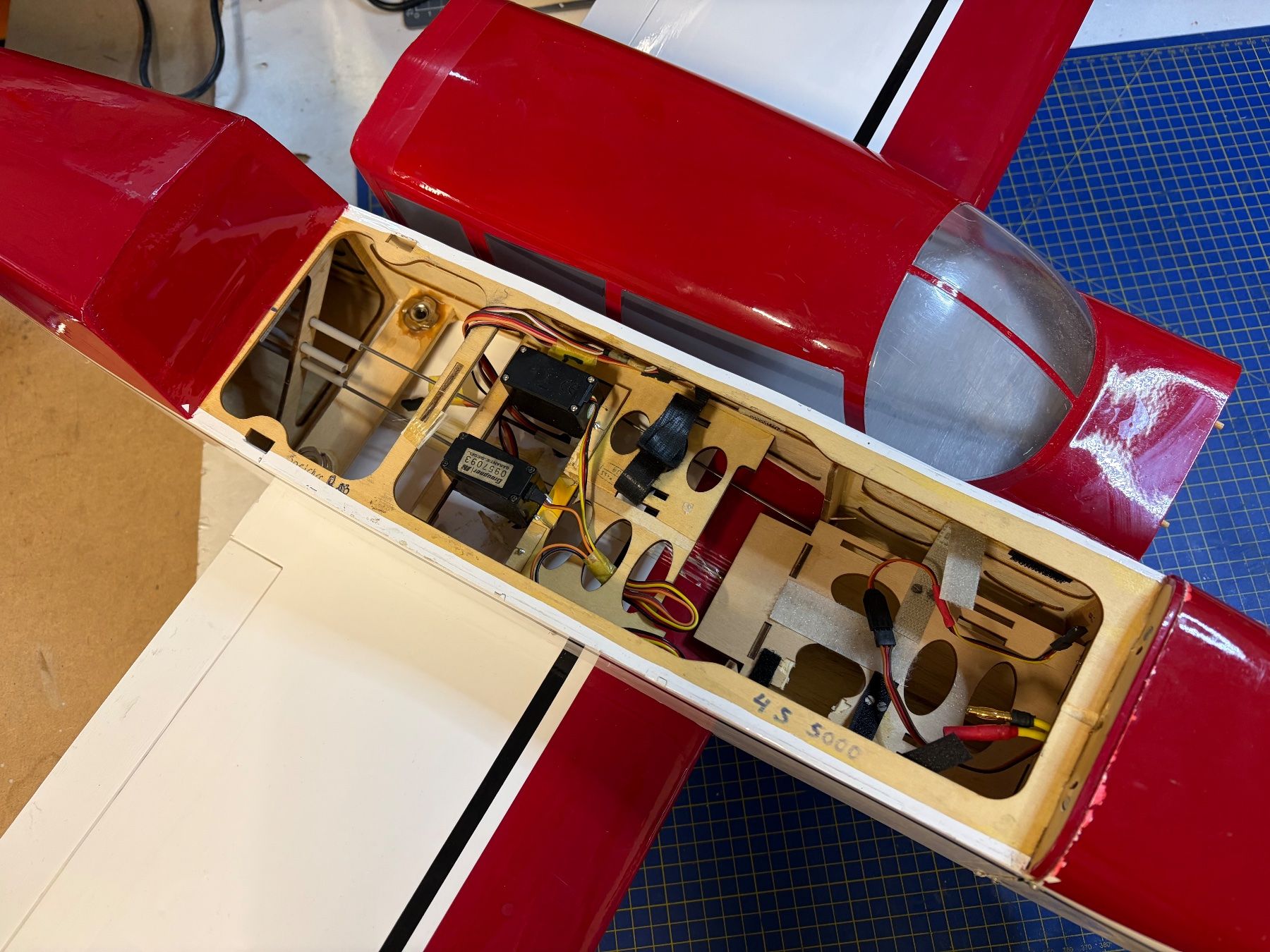 Modellismo RC: RC Flugzeug gut erhalten – Usato da Glattbrugg venduto da Olio7 1