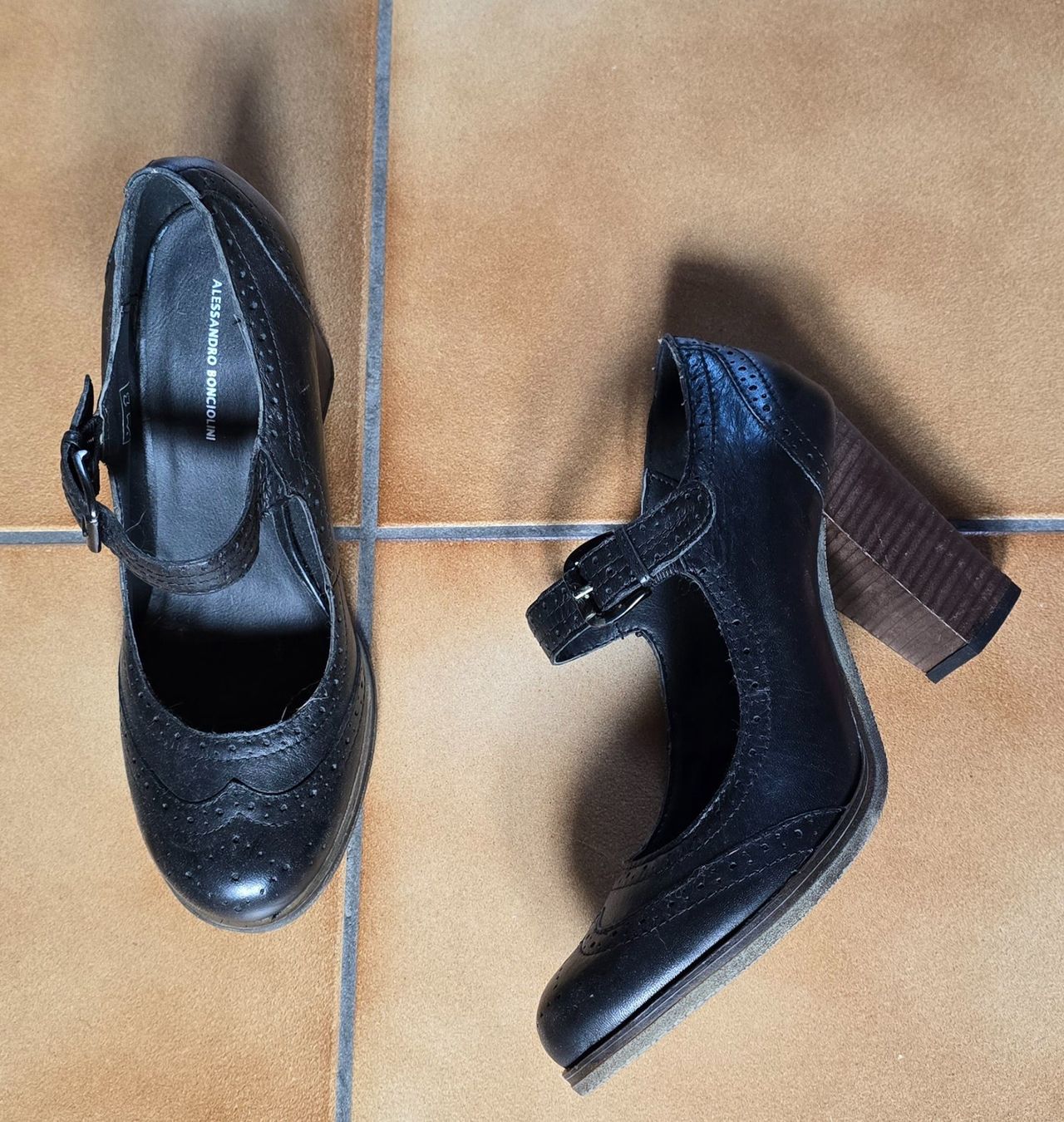 Damenschuhe: Chaussures à talons ALESSANDRO BONCIOLINI pt. 41 – Gebraucht aus Clarens von ato_d8ph 1