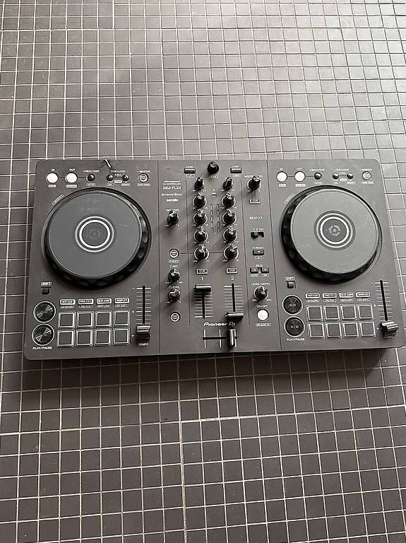 Mischpulte: Pioneer DJ DDJ-FLX4 DJ Controller – Gebraucht aus Zürich von artflck
