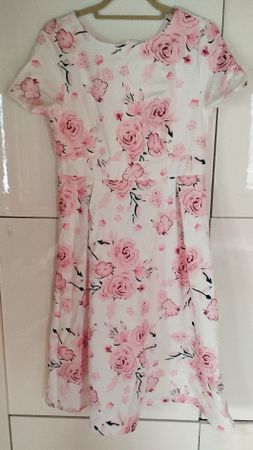 Sommerliches Kleid mit Rosenmuster, Grösse M
