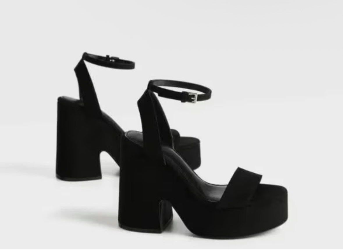 Bershka Damenschuhe: High Heels NEU – Neu und originalverpackt aus Triengen von Meetmeatthebodega
