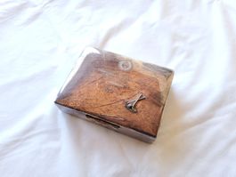 Ancienne boite en bois et métal 