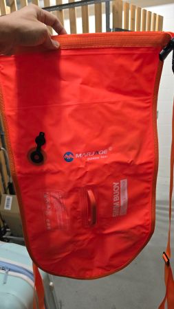 Schwimmboje mit wasserdichtem Rucksack – 28 Liter