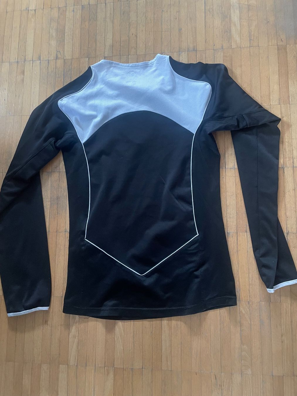 FC Basel Canottiere & Pantaloni: FC Basel Langarm Trikot – Usato da Stäfa venduto da Phphch 8