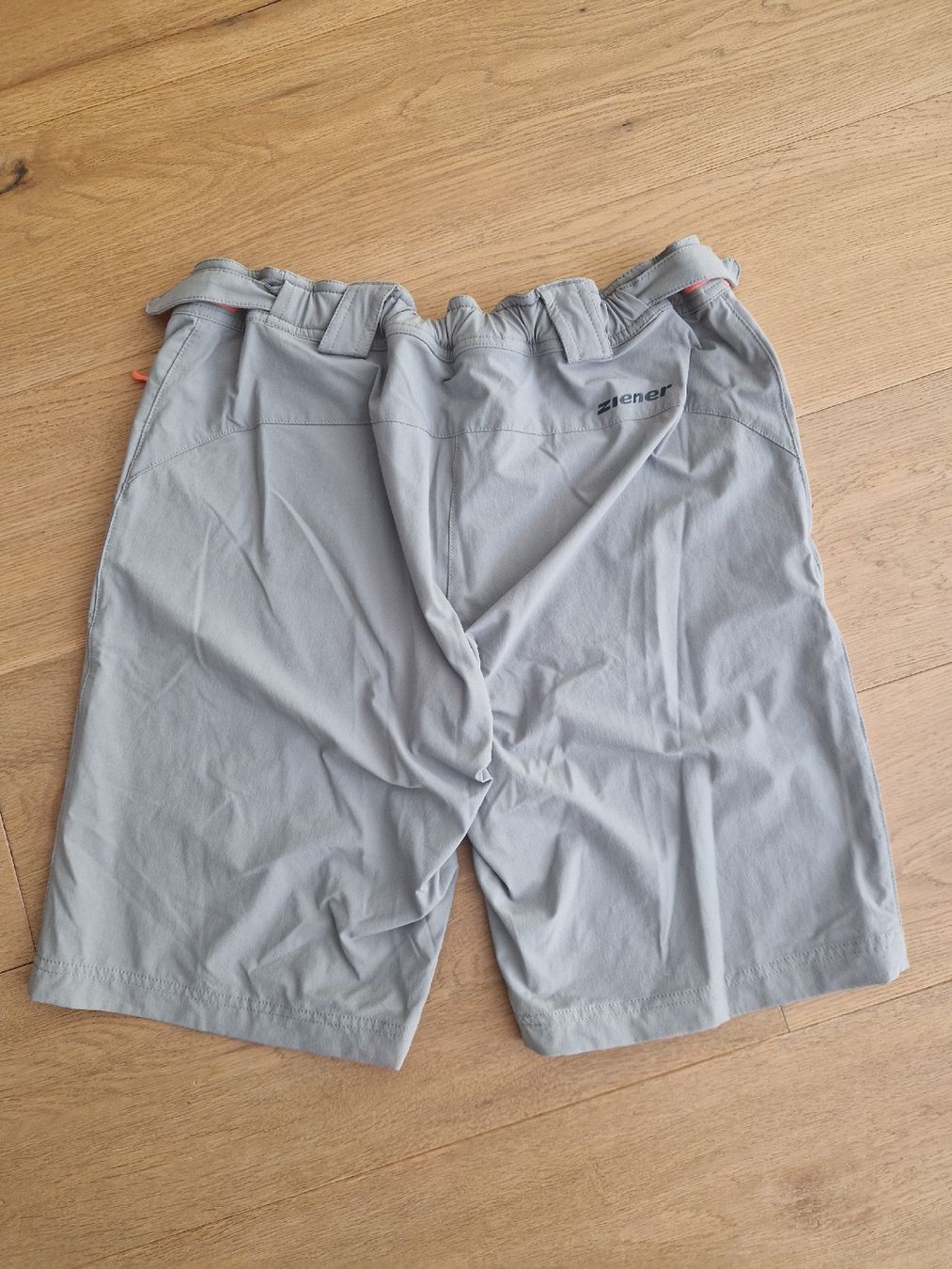 Ziener Hosen: Ziener Shorts Grau Gr. 40 – Gebraucht aus St. Gallen von Flames1 1
