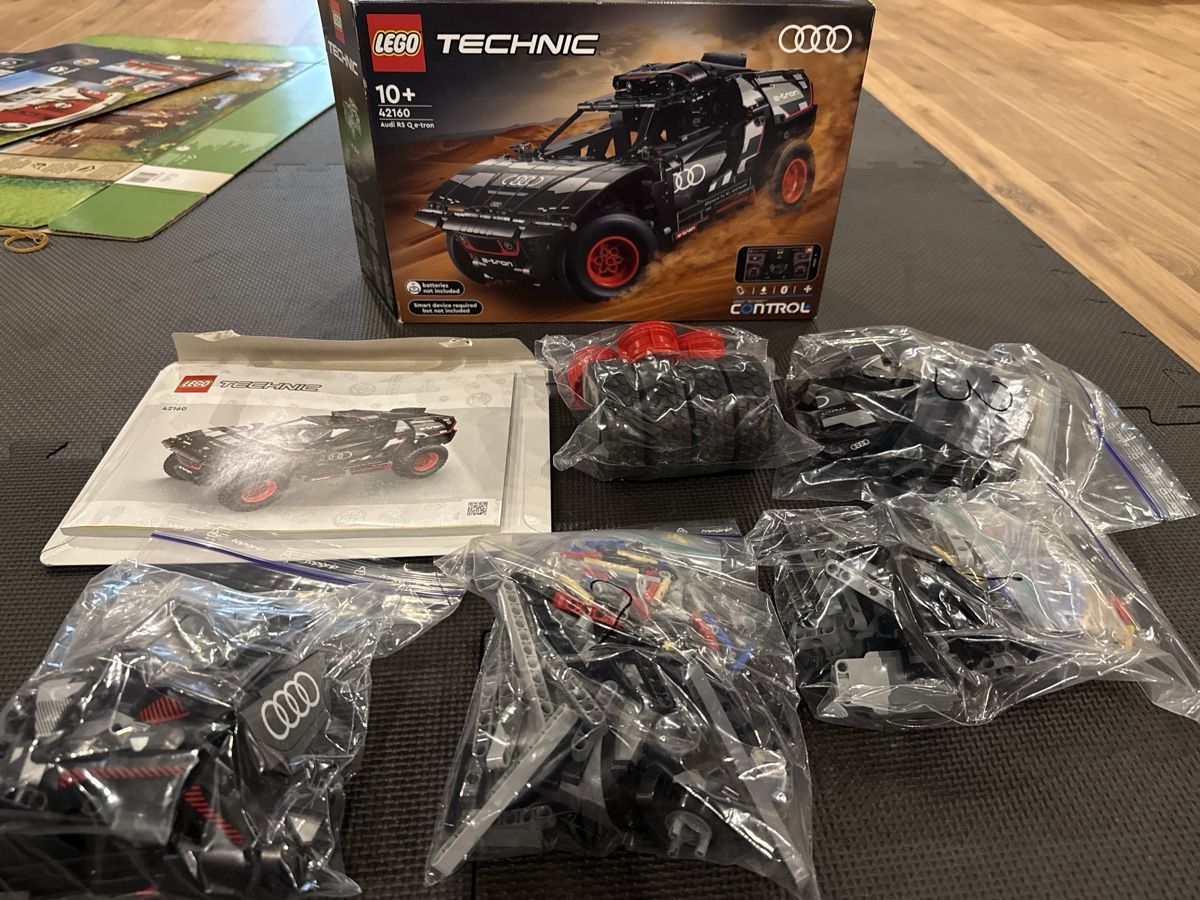Lego Kit di costruzioni: LEGO Technic Audi RS Q e-tron 42160 gebraucht  – Usato da Nidfurn venduto da sugl87 4