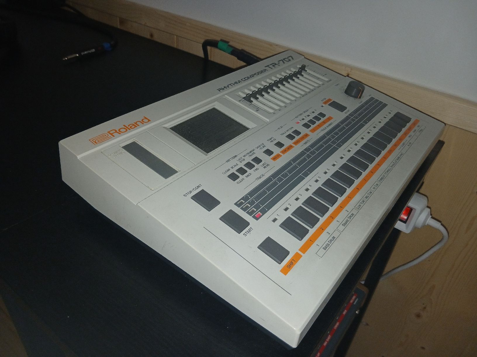 Roland Musikinstrumente: Roland TR-707 in great condition + power supply – Gebraucht aus Vissoie von luc_6yls 2