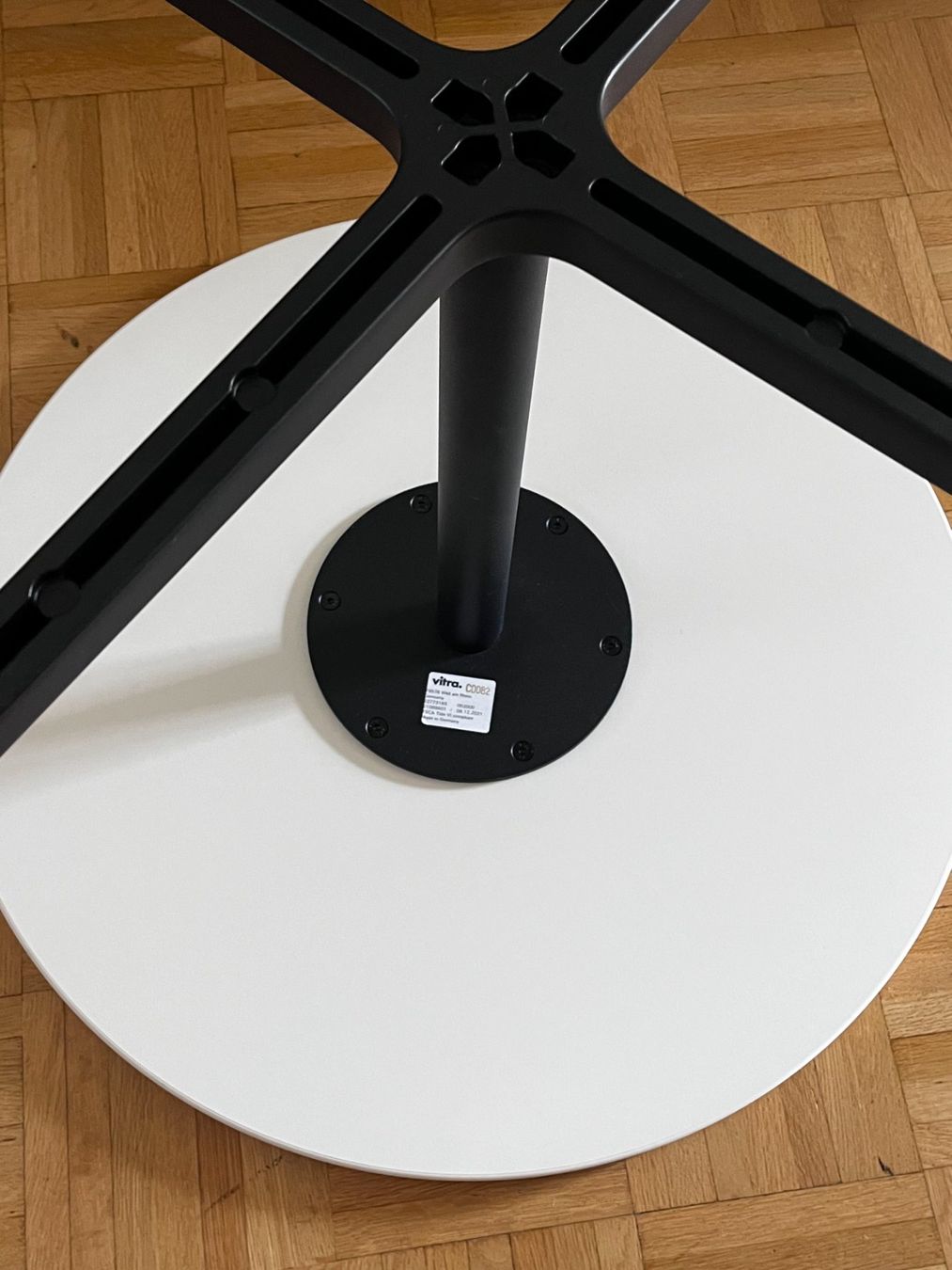 Vitra Tavoli: Vitra Table (Soft Work Table) by Edward Barber & Jay Osgerby – Usato da Lenzburg venduto da K_Eason 4