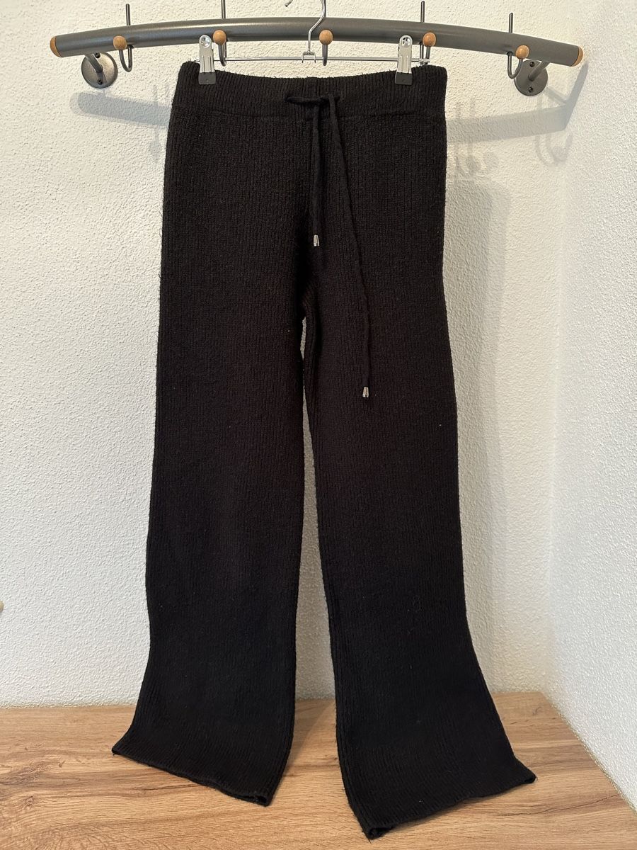 Completi & Tailleur: Strickanzug schwarz in Gr. 36 – Usato da Weinfelden venduto da Kud 2