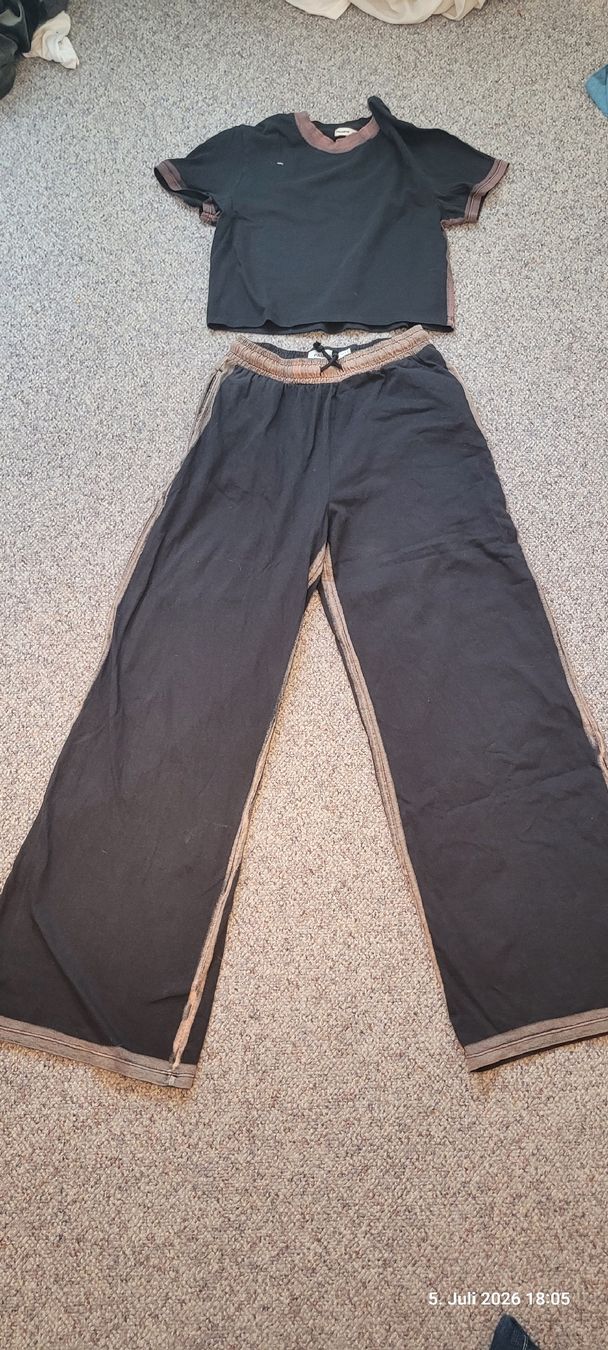 Pull&Bear Kleiderpakete: PULL&BEAR Set Schwarz Grösse S – Gebraucht aus Au (SG) von zan_k2zv