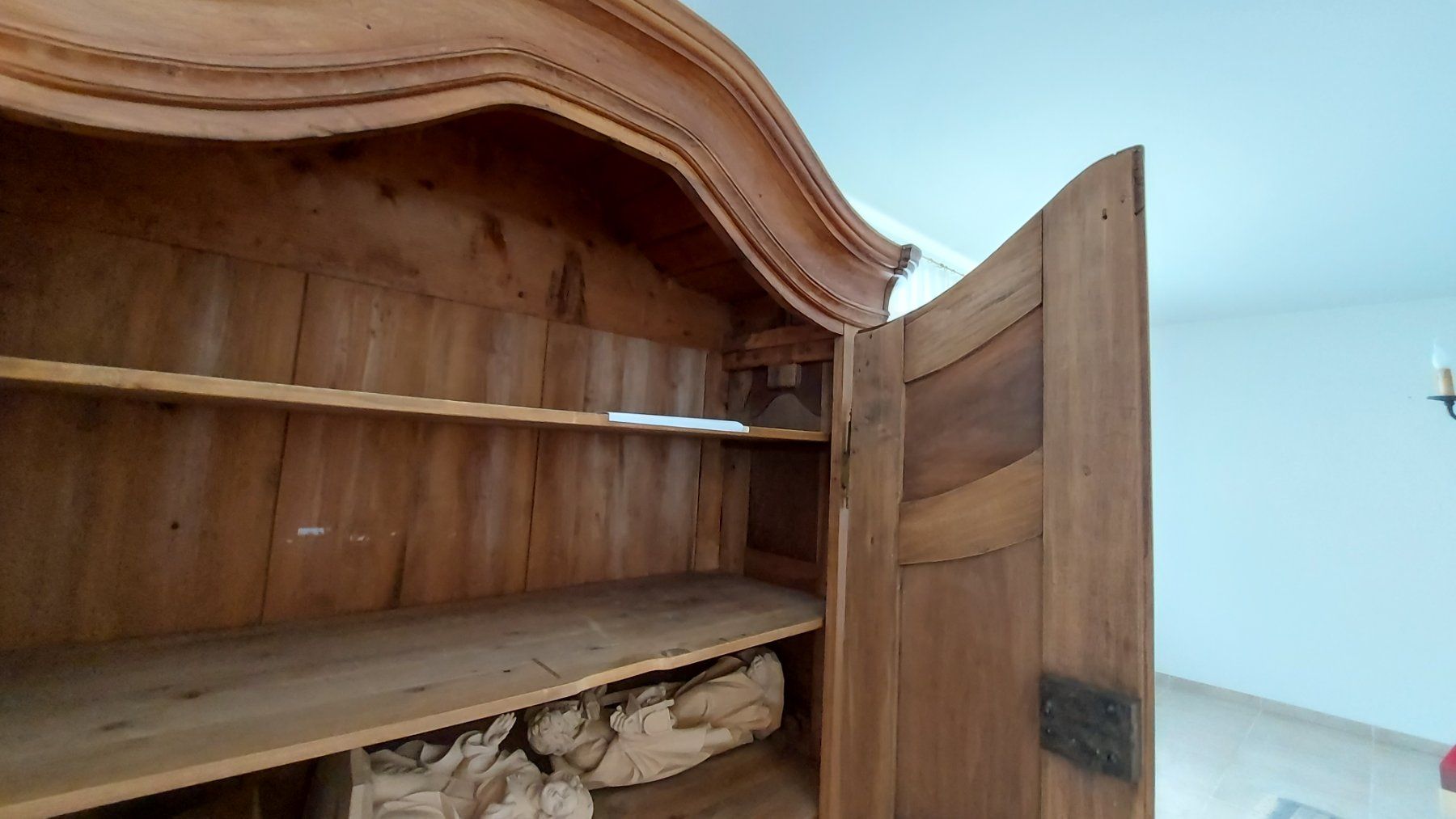 Armadi: Schrank Nussbaum 1900 – Usato da Arlesheim venduto da soggenase 5