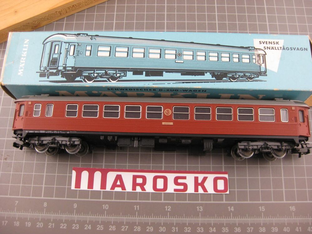 Marklin Ho - 3 voitures (3191) et 2 fourgons (3294) - très bel état