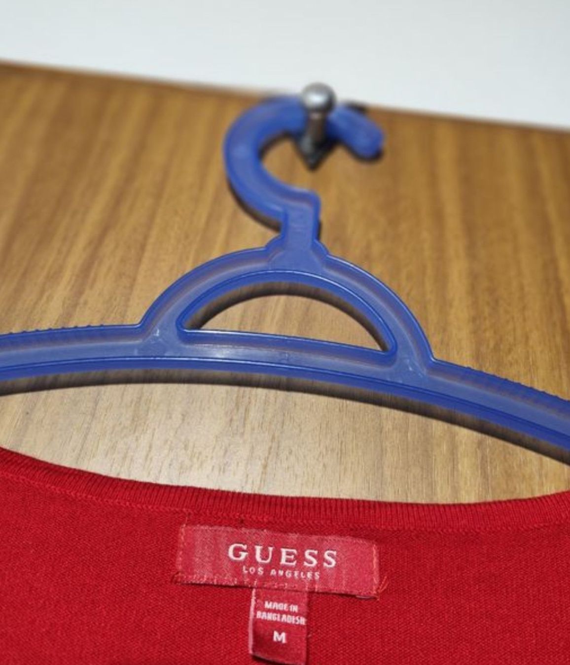 Guess Pulls & Sweat-shirts: Pull-over Guess rouge col à sangle taille M – D'occasion à Niedergösgen par Eva2410 4