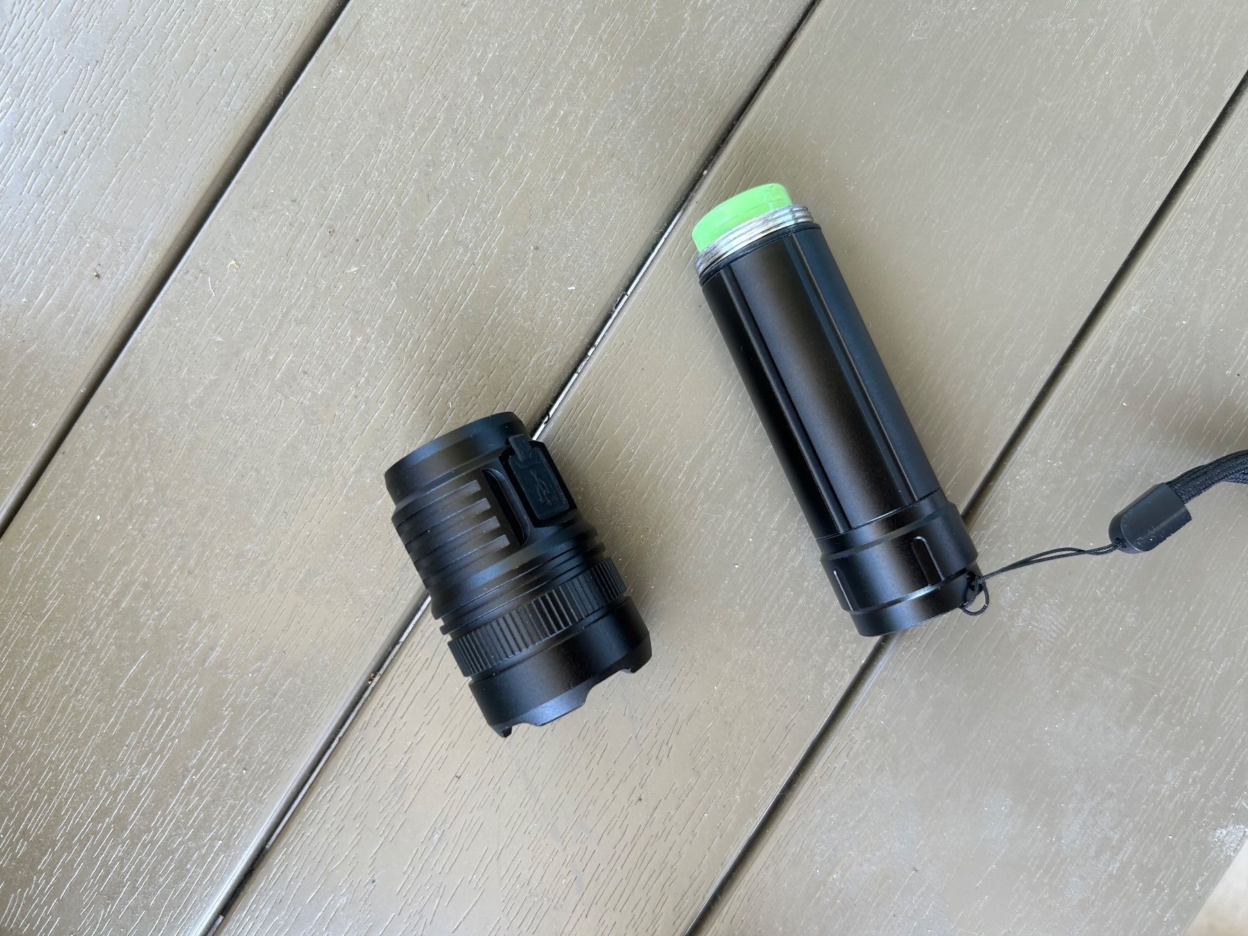 Lampade: V8 LED Taschenlampe – Sofort Versand 🇨🇭 – Nuovo e nell'imballaggio originale da Tägerwilen venduto da Jackswiss 2