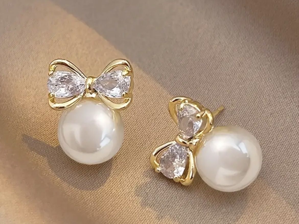 Orecchini pendenti & Orecchini a lobo: Schöne Perlen Ohrringe mit glitzernden Mäschli – Nuovo e nell'imballaggio originale da Saanen venduto da SoniaMichaela 1