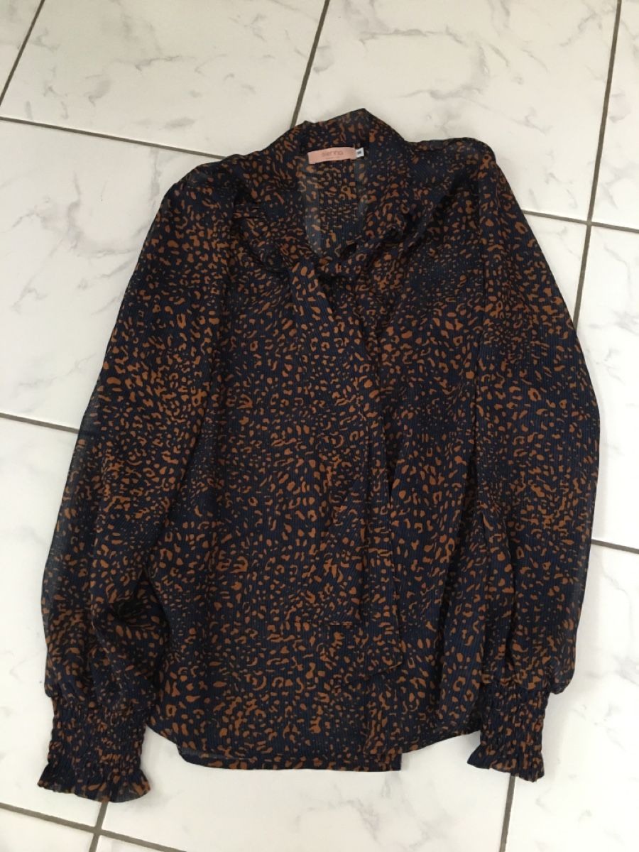 Blusen, T-Shirts & Tops: Blusa elegante  – Neu (gemäss Beschreibung) aus Schwyz von Francesca54