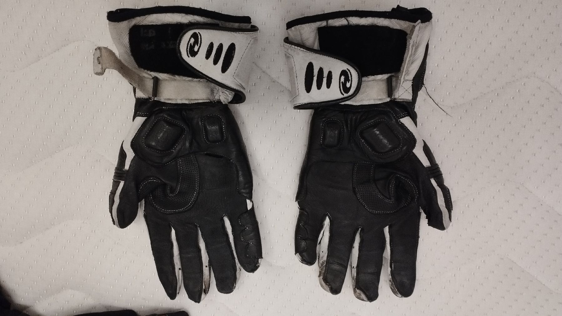 Held Guanti & manicotti: Held Motorradhandschuhe, Leder, Grösse L 9, stark gebraucht – Difettoso da Basel venduto da Schof 1