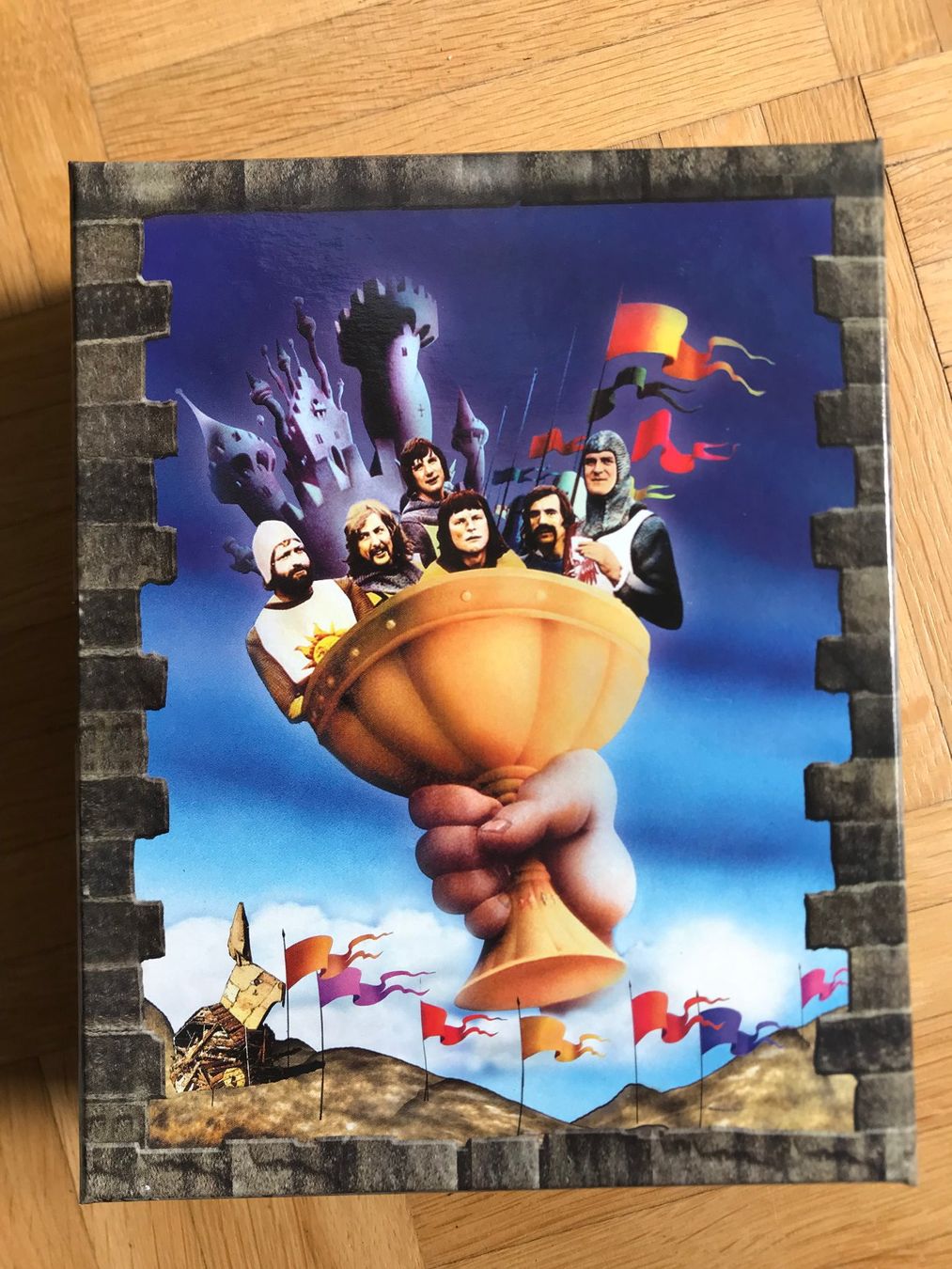 Tutti i DVDs: Monty Python - Ritter der Kokosnuss - 40. Jubiläum - Blu-ray – Nuovo (secondo la descrizione) da Zürich venduto da Malcom 7