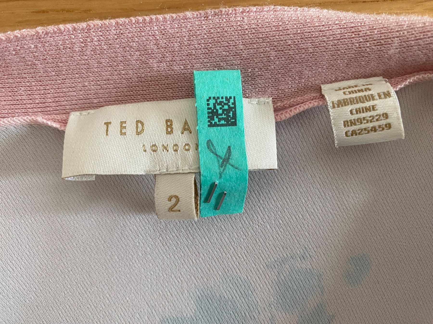 Ted Baker Jacken: ORIGINAL TED BAKER STRICKJACKE GR. 2 (MEDIUM) ROSA FLOWERS – Gebraucht aus Zürich von s-a-w-e 4