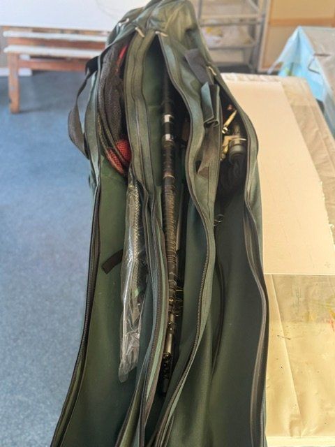 Cannes à pêche: Fischerausrüstung mit Tasche – D'occasion à allschwil par Lilili 2