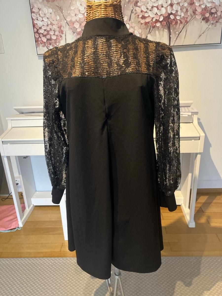 Vestiti: schwarzes Kleid mit Spitze, S – Usato da Solothurn venduto da Bobesch08