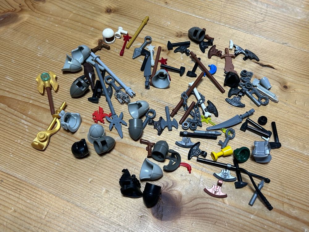 Lego Ritter Waffen Figuren Zubehör schwerter Etc..... (Gebraucht) in ...
