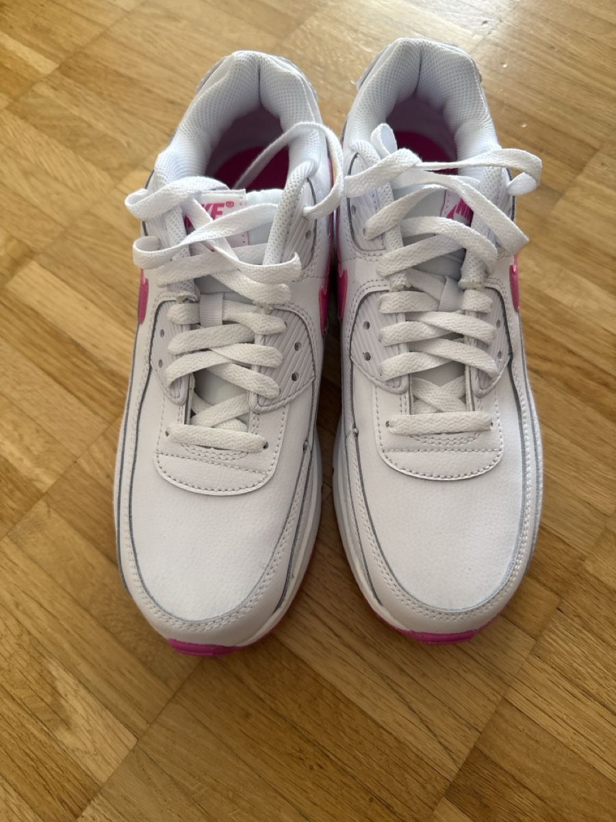 Nike Chaussures femmes: Nike Air Max 90 neu und original  – Neuf avec emballage d'origine à Sisseln AG par Gommibaerli87
